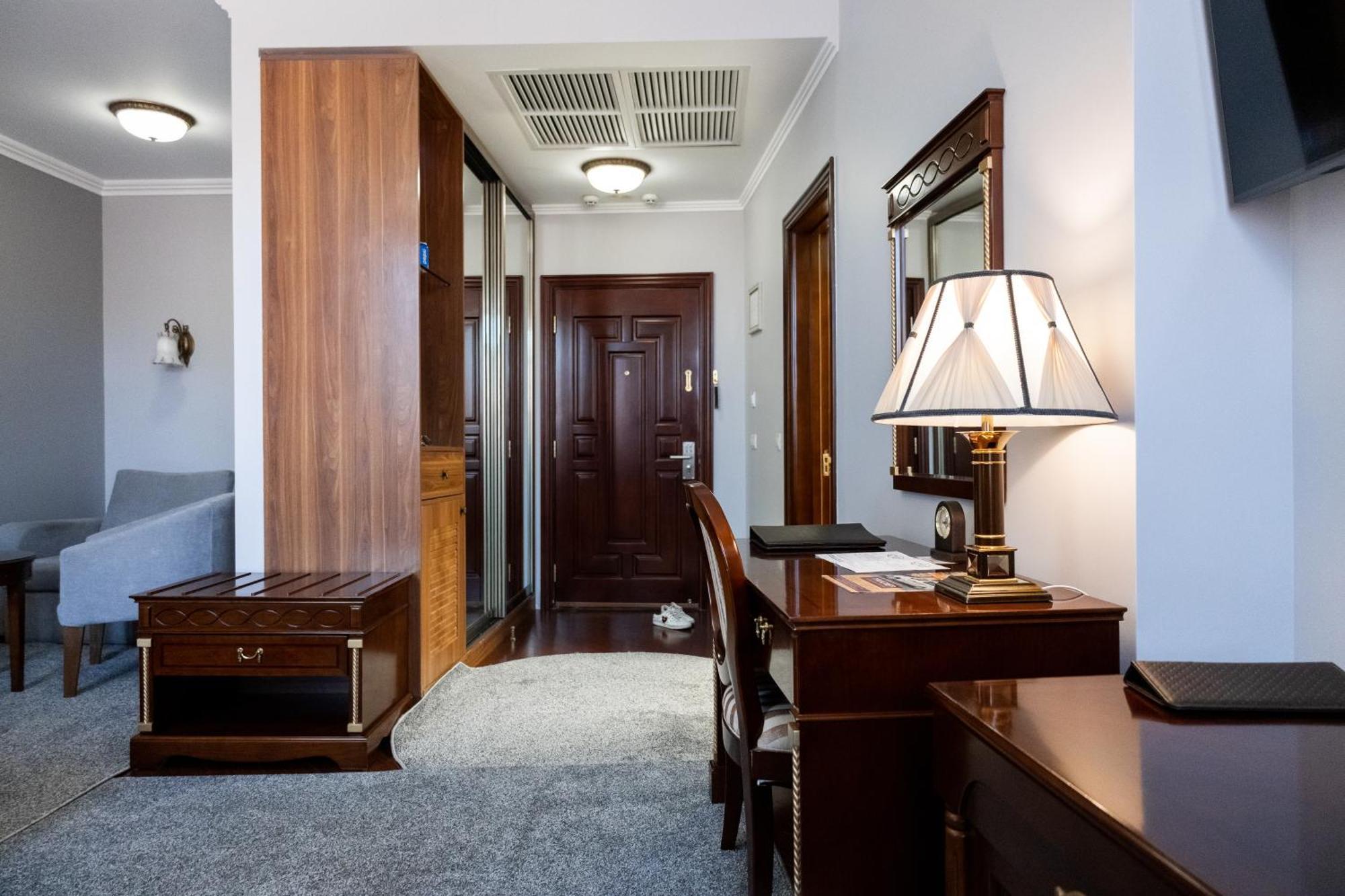 צ'רנוביץ Allureinn Hotel And Spa מראה חיצוני תמונה
