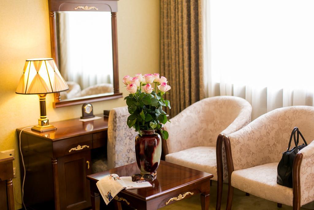 צ'רנוביץ Allureinn Hotel And Spa מראה חיצוני תמונה
